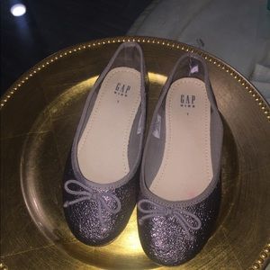 GAP 1 Youth Silver Flats
